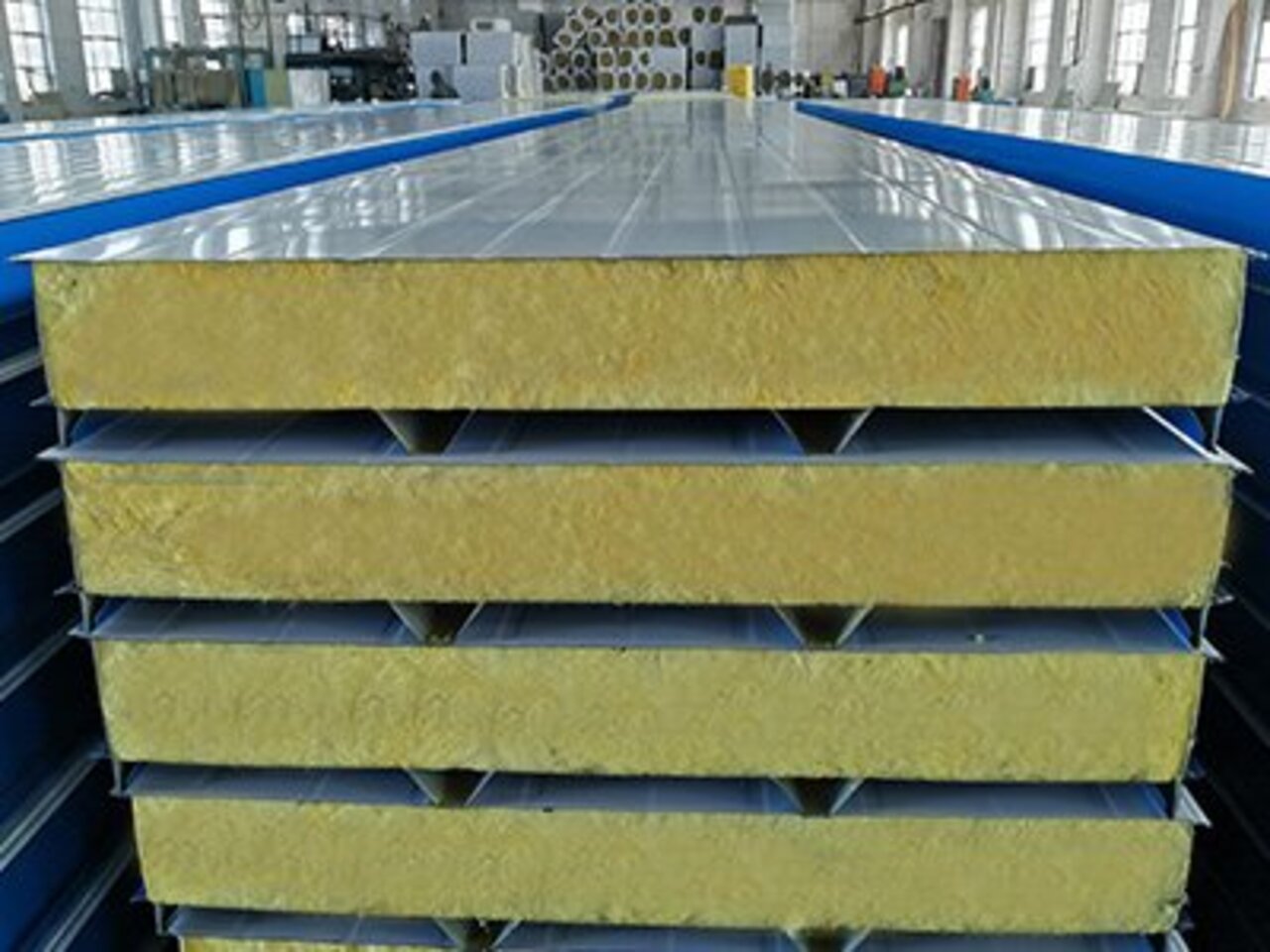彩鋼玻璃絲棉夾芯板屋面板